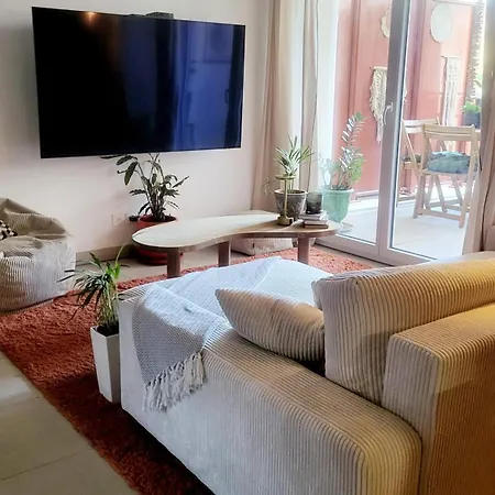 De 50m2 Avec Terrasse Et Parking